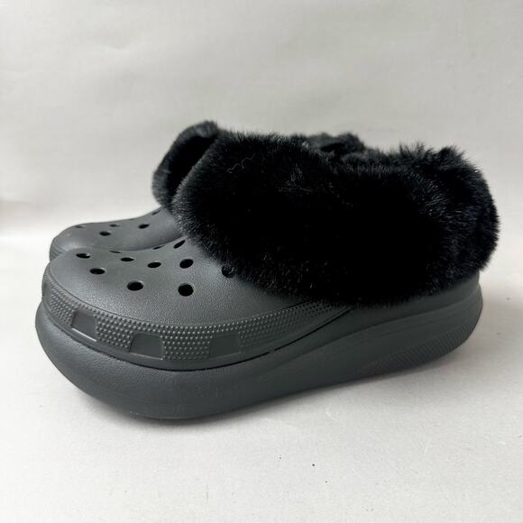 Crocs Furever Crush Platform Clog in Black Plush Women's Size 7 Mens Size 5 - Picture 2 of 15